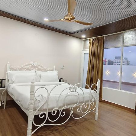Hotel Golden Heritage Deluxe ชัยปุระ ภายนอก รูปภาพ