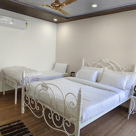 Hotel Golden Heritage Deluxe ชัยปุระ ภายนอก รูปภาพ