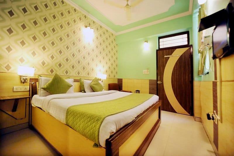 Hotel Golden Heritage Deluxe ชัยปุระ ภายนอก รูปภาพ