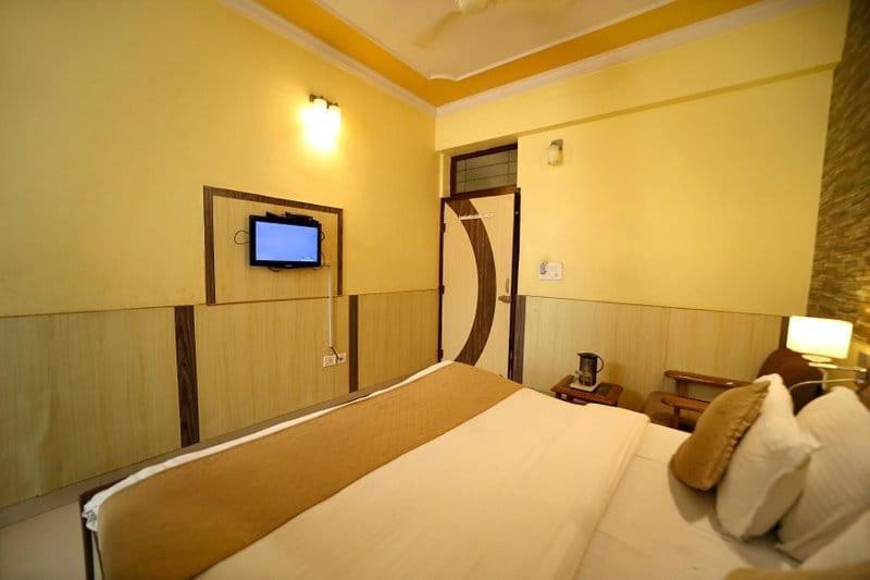 Hotel Golden Heritage Deluxe ชัยปุระ ภายนอก รูปภาพ
