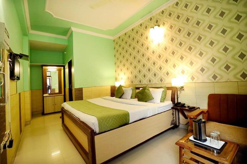 Hotel Golden Heritage Deluxe ชัยปุระ ภายนอก รูปภาพ