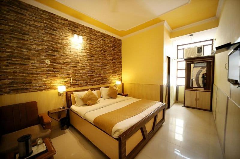 Hotel Golden Heritage Deluxe ชัยปุระ ภายนอก รูปภาพ