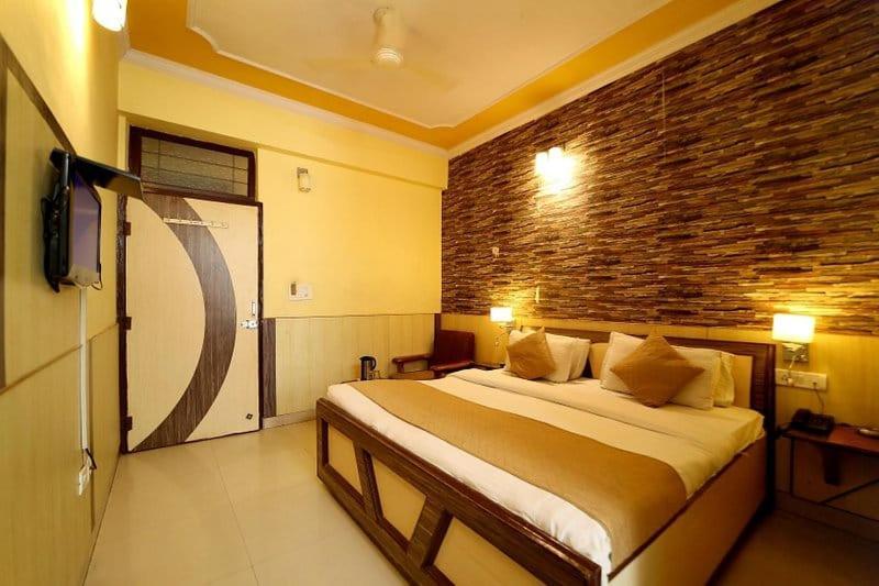 Hotel Golden Heritage Deluxe ชัยปุระ ภายนอก รูปภาพ