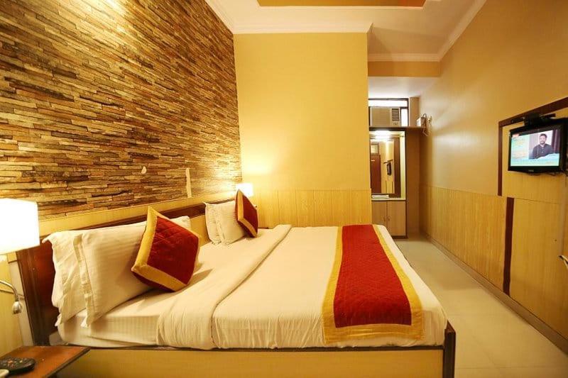 Hotel Golden Heritage Deluxe ชัยปุระ ภายนอก รูปภาพ