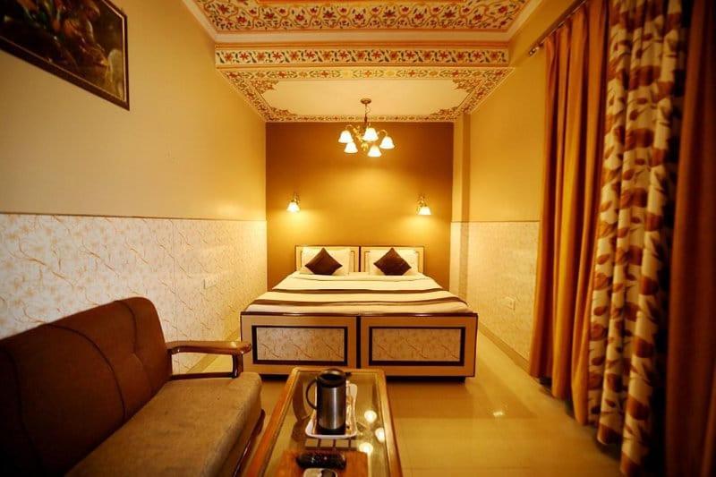 Hotel Golden Heritage Deluxe ชัยปุระ ภายนอก รูปภาพ