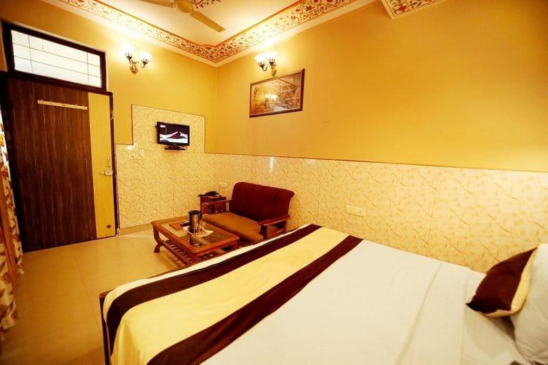 Hotel Golden Heritage Deluxe ชัยปุระ ภายนอก รูปภาพ