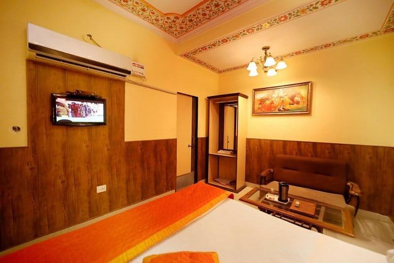 Hotel Golden Heritage Deluxe ชัยปุระ ภายนอก รูปภาพ