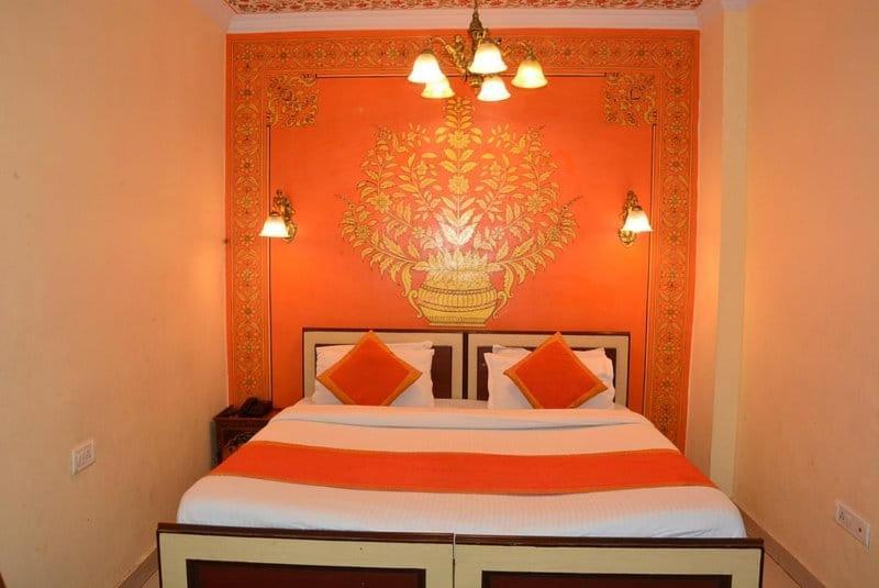 Hotel Golden Heritage Deluxe ชัยปุระ ภายนอก รูปภาพ