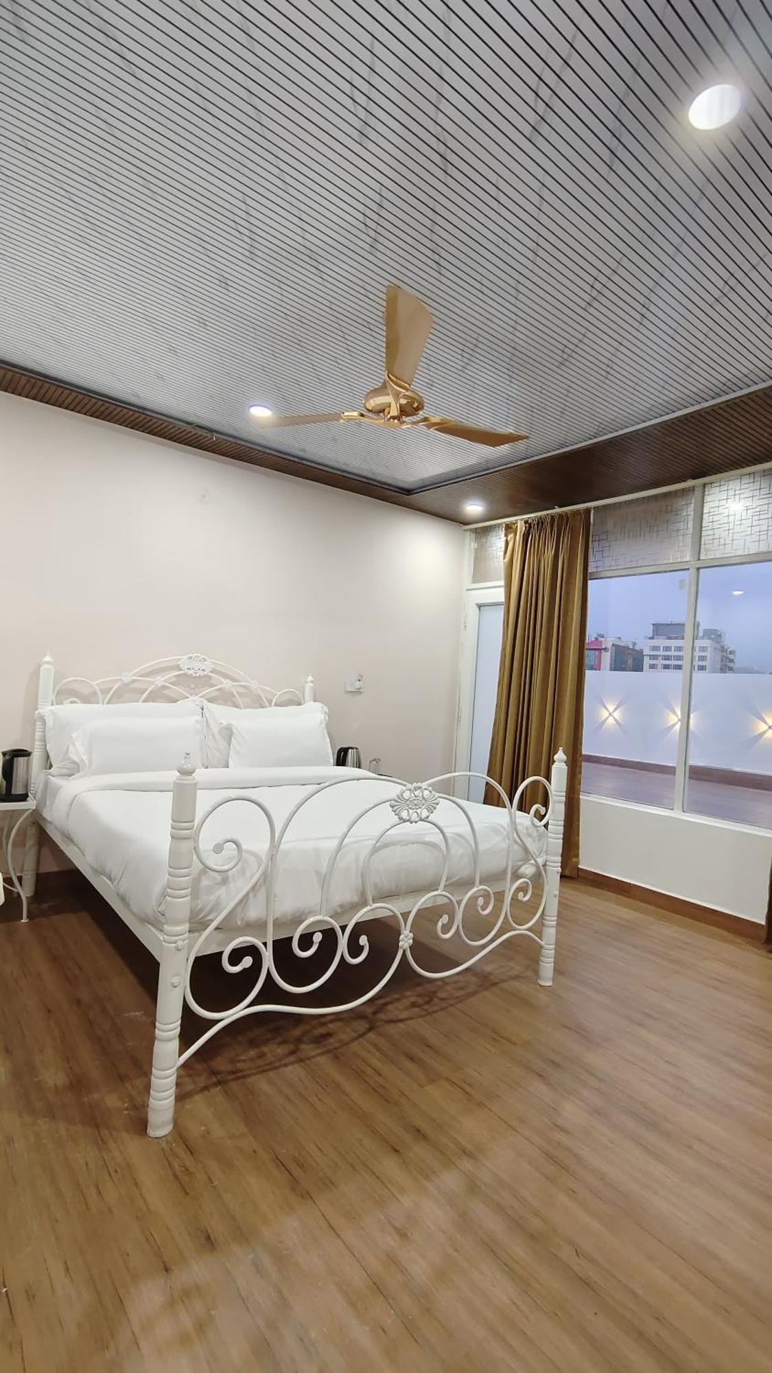 Hotel Golden Heritage Deluxe ชัยปุระ ภายนอก รูปภาพ