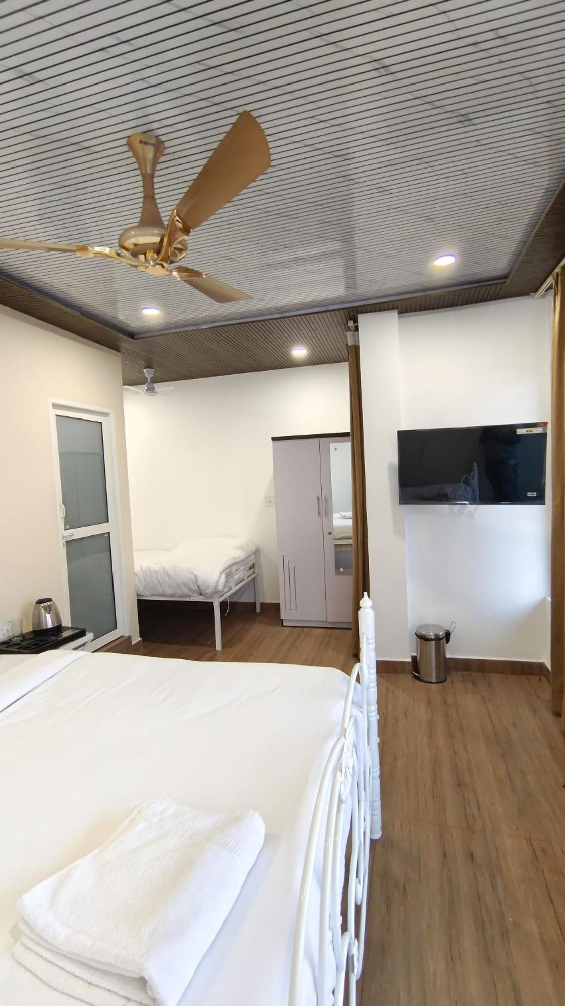 Hotel Golden Heritage Deluxe ชัยปุระ ภายนอก รูปภาพ